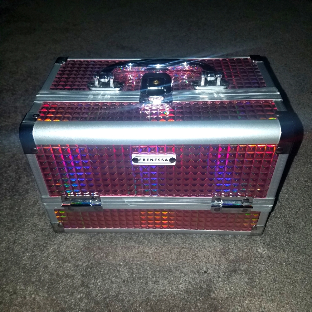 Women Frenessa Portable Makeup Box.
